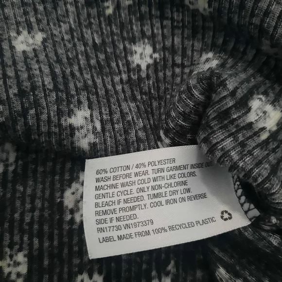 ⭐️Floral Ribbed Top - Picture 3 of 7